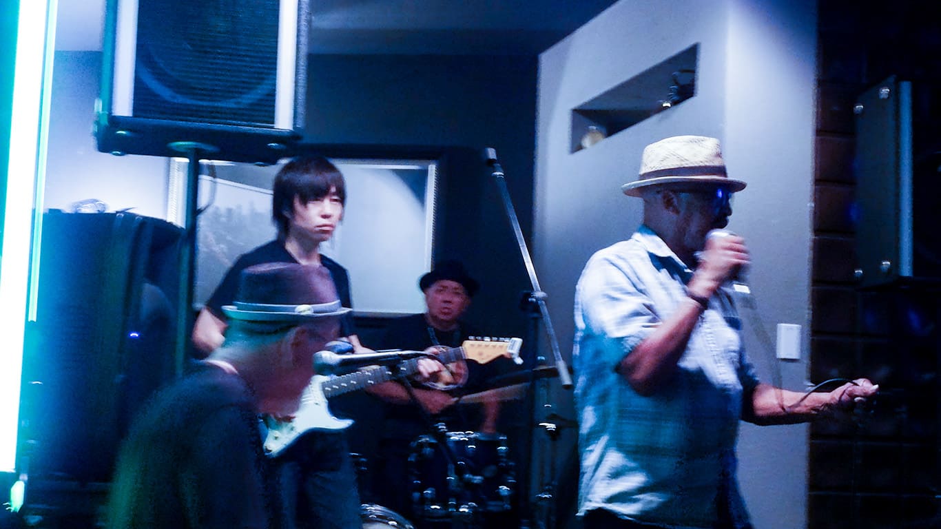 ギタリスト：Roy（ロイ）