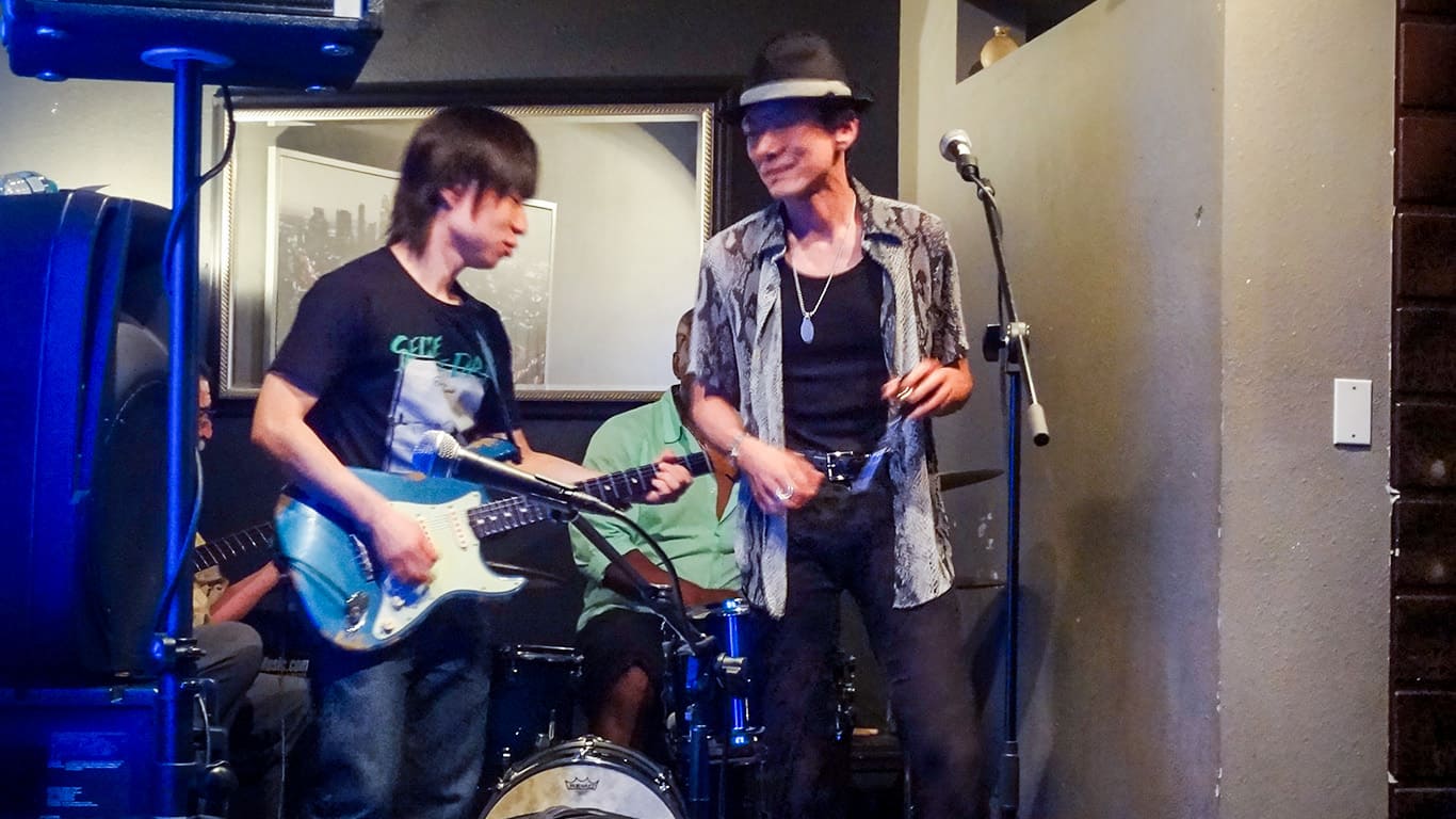 ギタリスト：Roy（ロイ）