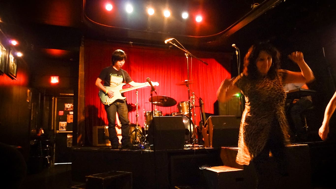 ギタリスト：Roy（ロイ）